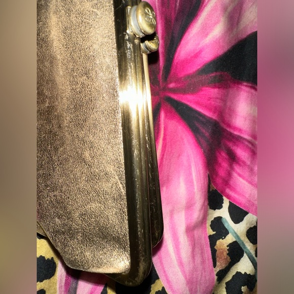 HOBO LAUREN CLUTCH WALLET in gold - Picture 7 of 7